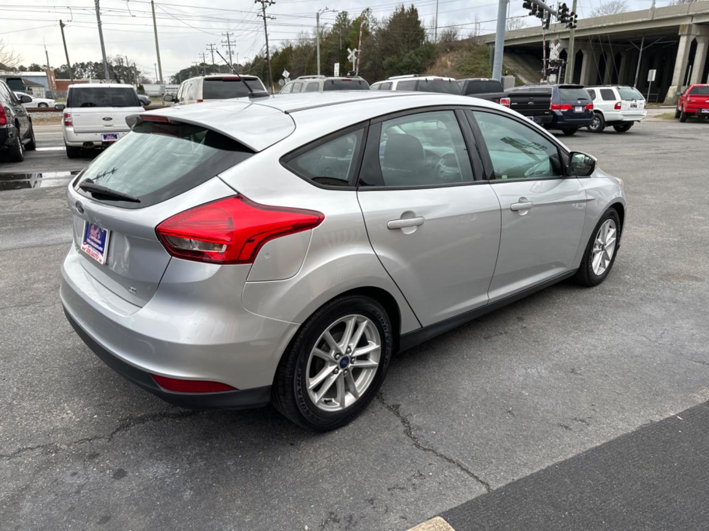 2016 Silver Ford Focus (1FADP3K27GL) , located at 5700 Curlew Drive, Norfolk, VA, 23502, (757) 455-6330, 36.841885, -76.209412 - Photo#4